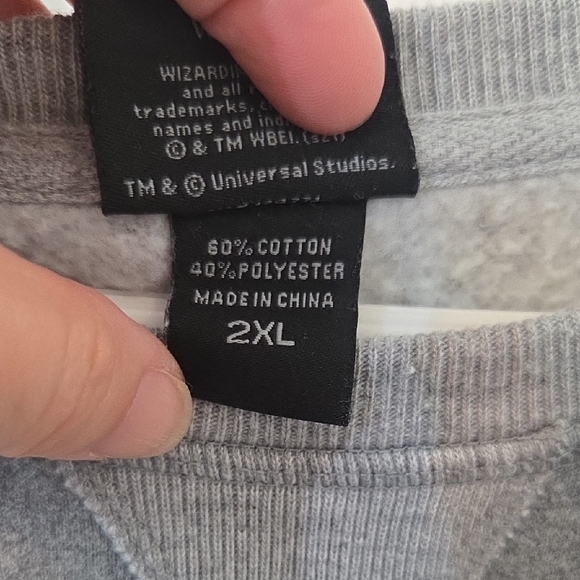 Harry Potter- Gryffindor Men's Sweatshirt - Picture 5 of 5